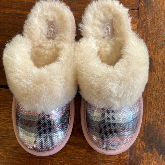 Authentic UGG Girl Slippers - Girls pink dazzle sequence slippers - size 2 - Picture 3 of 11